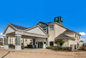 Photograph of Quality Inn & Suites, Fort Worth
