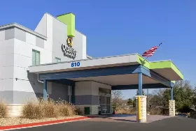Photograph of Quality Inn & Suites, Elgin
