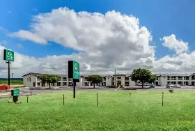 Photograph of Quality Inn, Junction