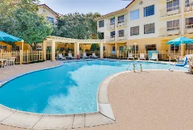Photograph of La Quinta Inn & Suites, Dallas
