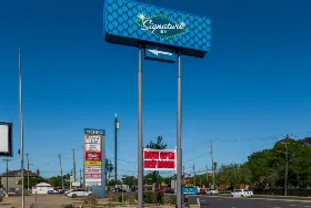 Photograph of Signature Inn, Houston