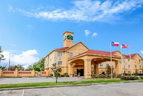 Photograph of La Quinta Inn & Suites, Pasadena