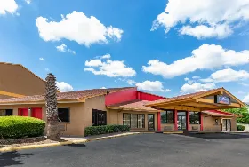 Photograph of Howard Johnson, Houston