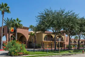 Photograph of Super 8, Houston