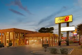 Photograph of Super 8, El Paso