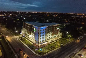 Photograph of Holiday Inn Express, Houston
