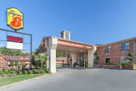 Photograph of Super 8, Tyler