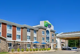 Photograph of Holiday Inn Express, Carthage
