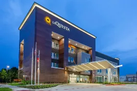 Photograph of La Quinta Inn & Suites, Duncanville