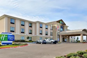 Photograph of Holiday Inn Express & Suites, Schulenburg