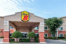 Photograph of Super 8, Fort Worth