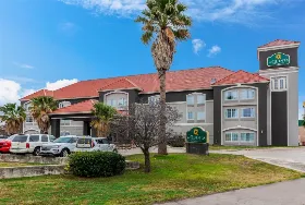 Photograph of La Quinta Inn & Suites, Seguin