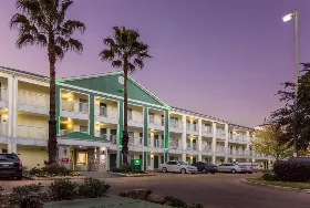 Photograph of HomeTowne Studios, Houston