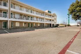 Photograph of HomeTowne Studios, Mesquite