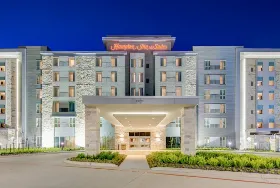 Photograph of Hampton Inn, Spring