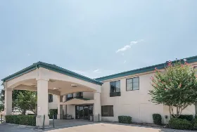 Photograph of Super 8, Fort Worth