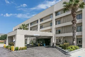 Photograph of Baymont by Wyndham, Arlington