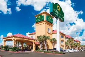Photograph of La Quinta Inn & Suites, Beaumont