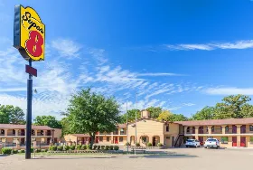 Photograph of Super 8, Mount Pleasant