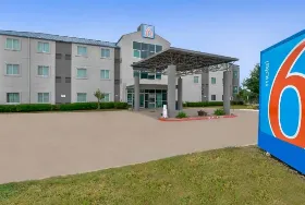 Photograph of Motel 6, Benbrook