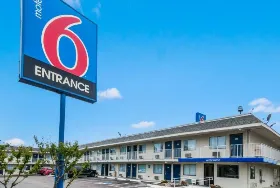 Photograph of Motel 6, Irving