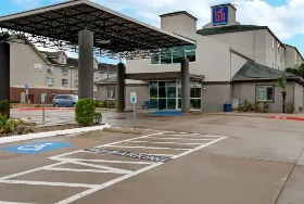 Photograph of Motel 6, Pharr
