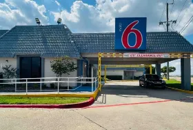 Photograph of Motel 6, Duncanville
