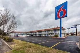 Photograph of Motel 6, North Richland Hills