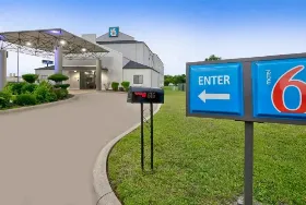 Photograph of Motel 6, Denison