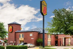 Photograph of Super 8, Farmers Branch