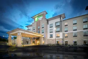 Photograph of Holiday Inn Express, Murray