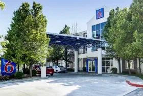 Photograph of Motel 6, Lehi