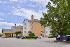 Photograph of Hampton Inn & Suites Newport News (Oyster Point), Newport News