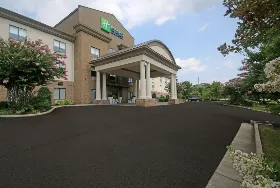 Photograph of Holiday Inn Express, Troutville