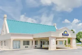 Photograph of Days Inn, Chester