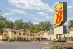 Photograph of Super 8 by Wyndham Radford VA, Radford