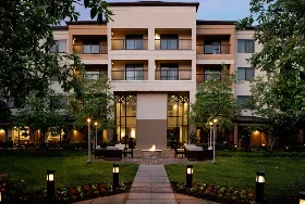 Photograph of Courtyard, Springfield