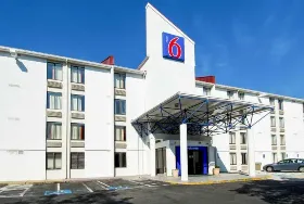 Photograph of Motel 6, Springfield