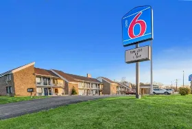 Photograph of Motel 6, Hillsville