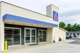 Photograph of Motel 6, Troutville