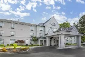Photograph of Country Inn & Suites, Newport News