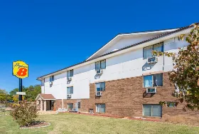 Photograph of Super 8, Richmond