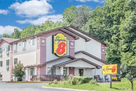 Photograph of Super 8, Roanoke