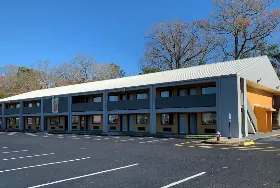 Photograph of Super 8, Newport News