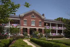 Photograph of Ihg Army Hotels Wainwright Hall - Historia, Fort Myer
