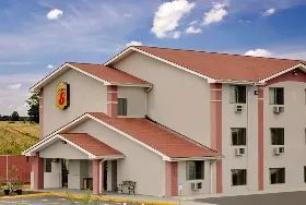 Photograph of Super 8, Waynesboro