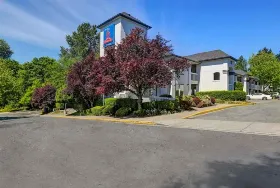 Photograph of Studio 6, Mountlake Terrace