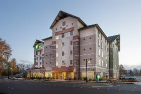 Photograph of Holiday Inn Express, Tukwila