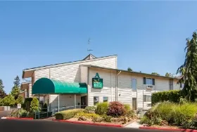 Photograph of Quality Inn, Vancouver