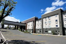 Photograph of La Quinta Inn & Suites, Yakima